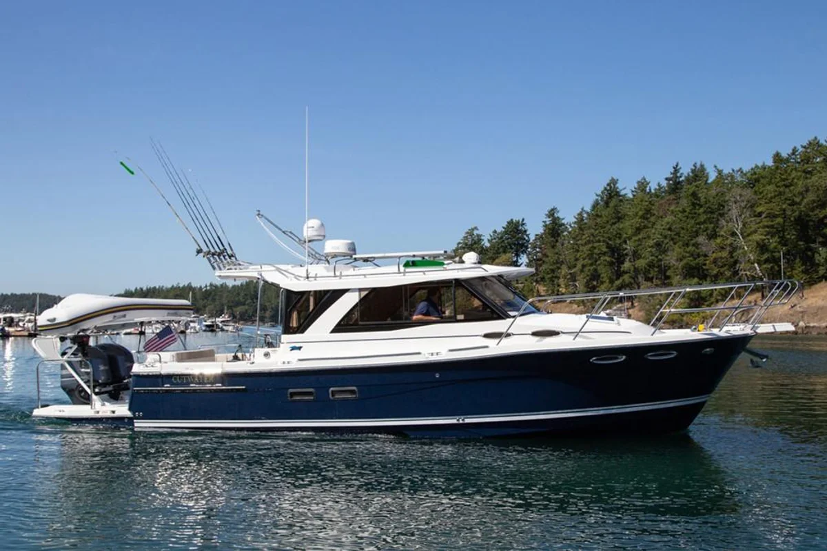 Cutwater C 32 C 2022 boat specs