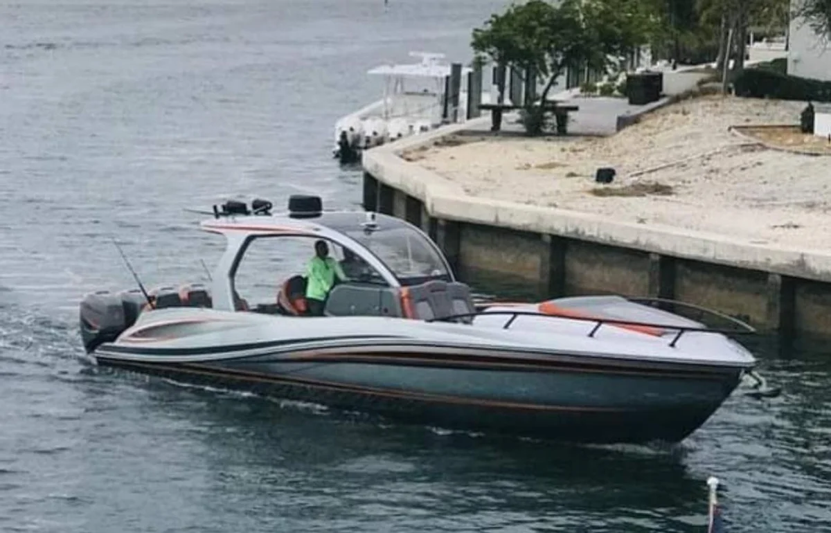 Deep Impact 399 Cabin 2019 boat specs