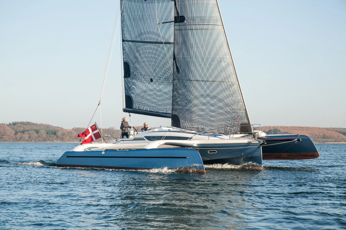 Dragonfly 32 Supreme 2015 boat specs