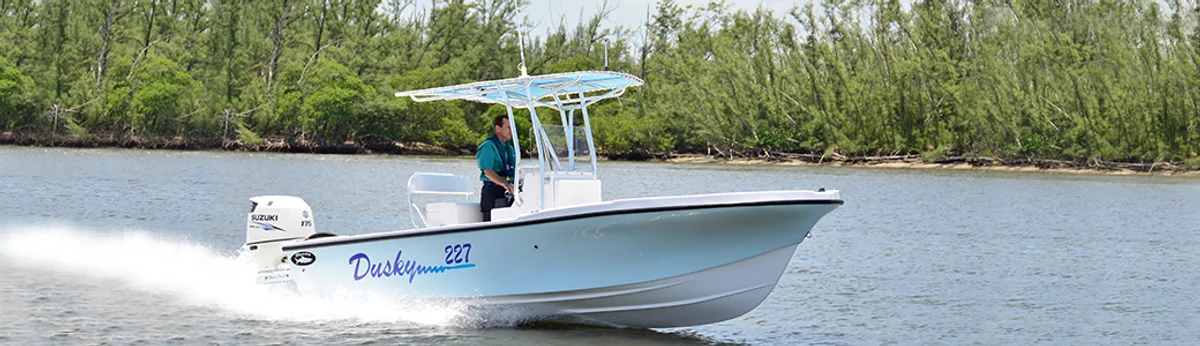 Dusky 227XF w/Deco Boat Lift 2015 boat specs