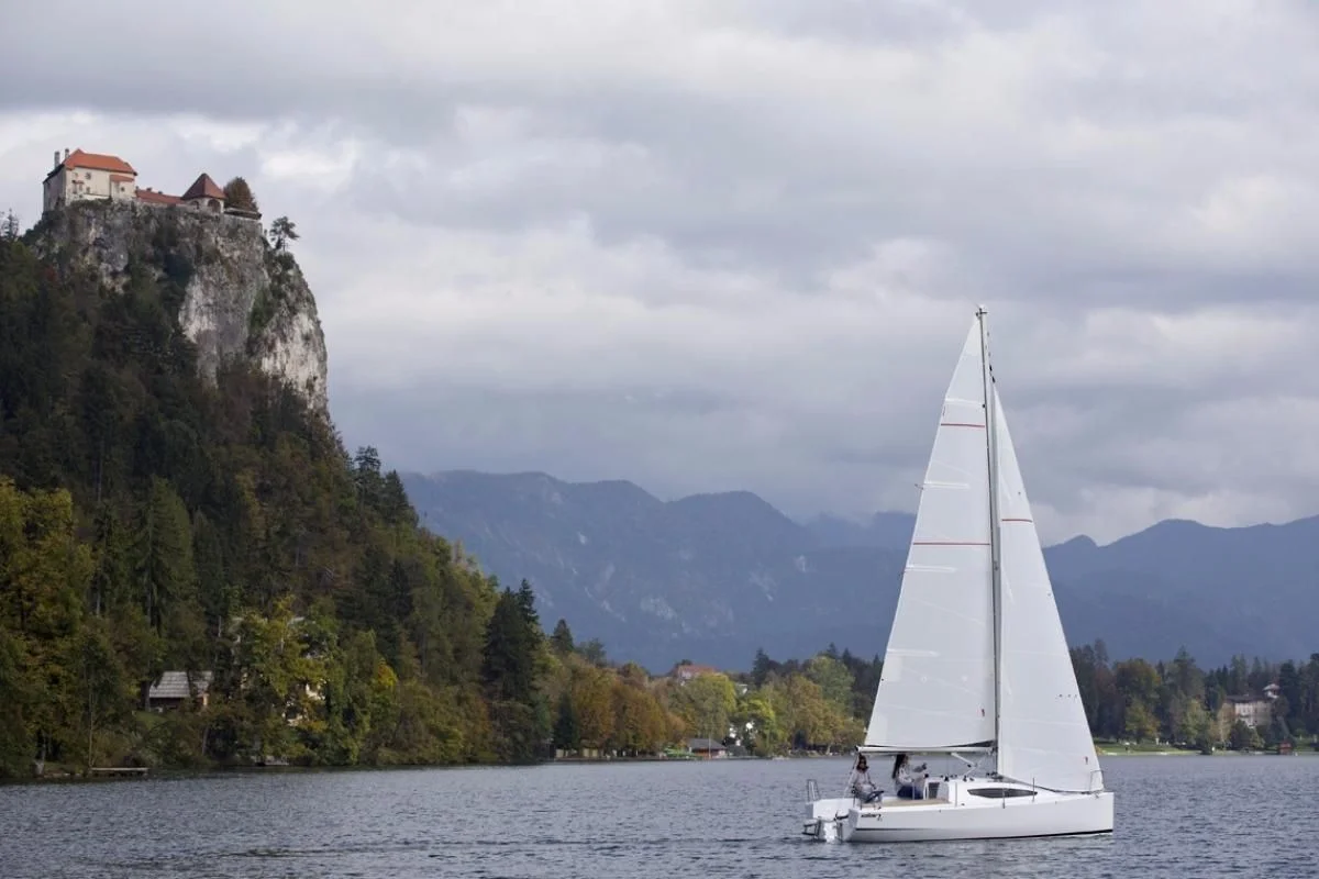 Elan Yachts E1 2015 boat specs