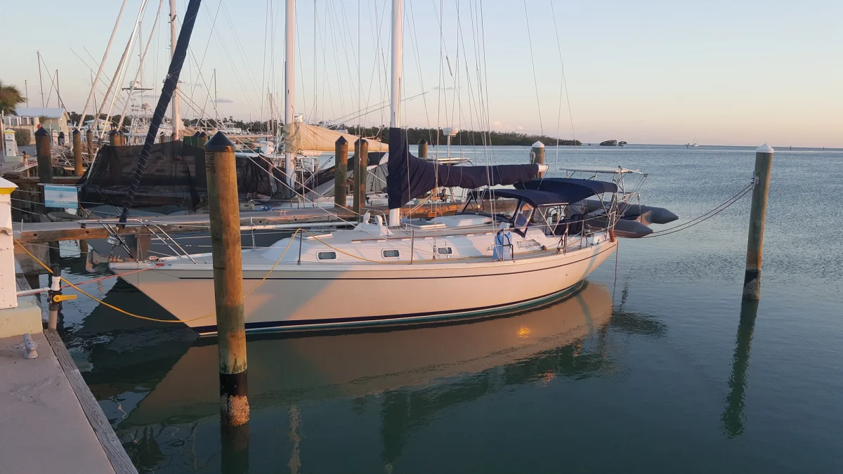 Ericson Yachts 38-200 1987 boat specs
