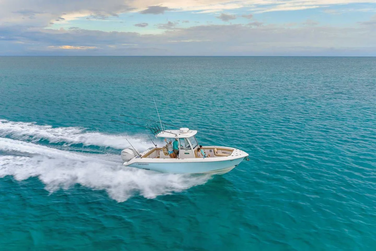 Everglades 285 CC 2022 boat specs