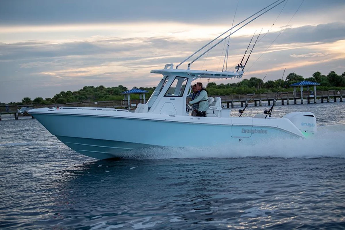 Everglades 295 CC 2022 boat specs