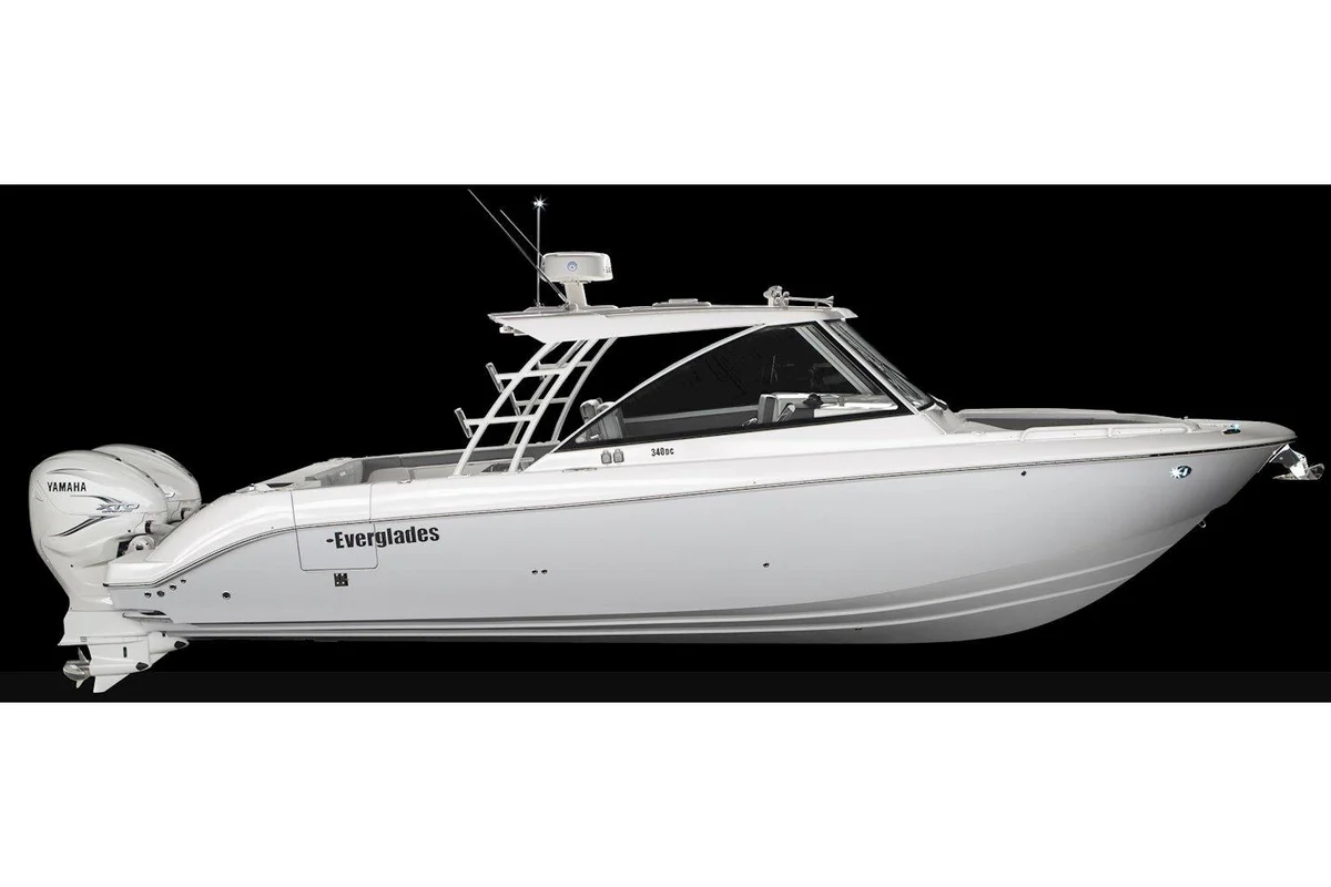 Everglades 340 DC 2022 boat specs