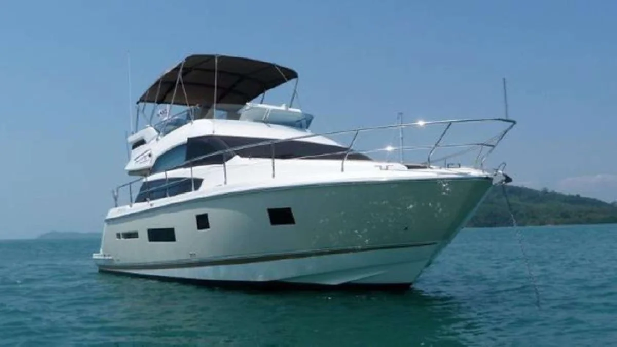 Fairline Squadron 42 2012 boat specs