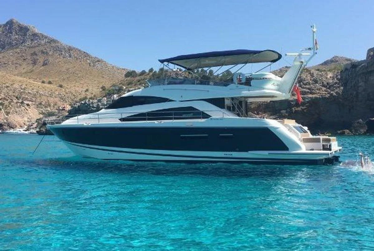Fairline Squadron 60 2013 boat specs