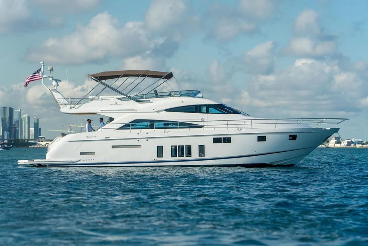 Fairline Squadron 65 2013 boat specs