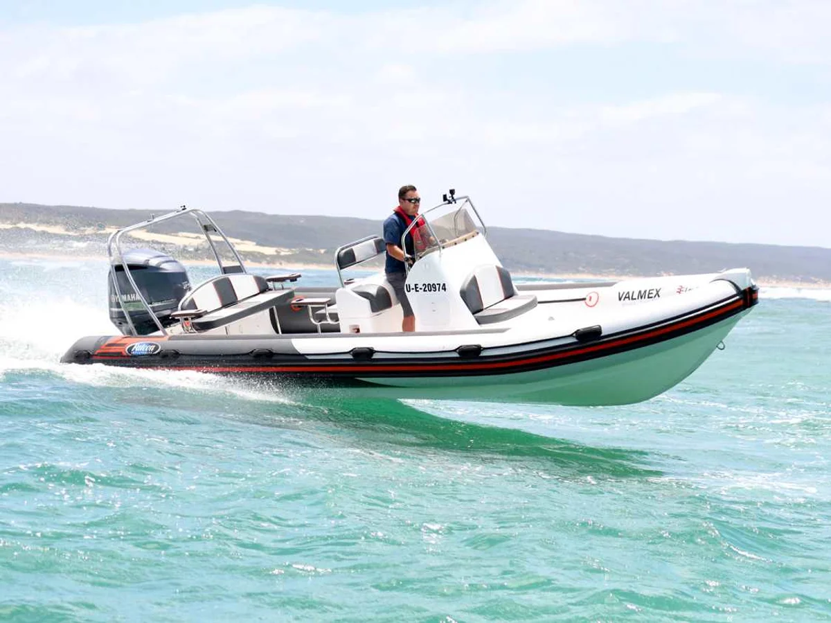 Falcon 760 2024 boat specs