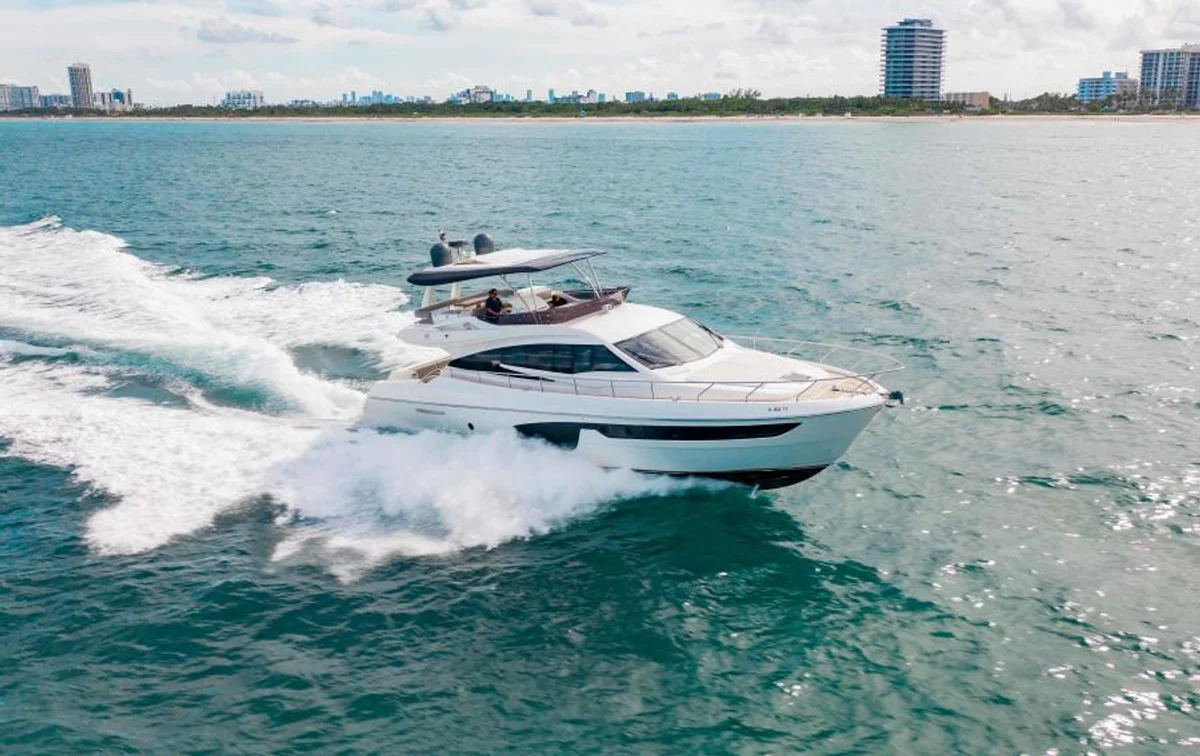 Ferretti Yachts 650 2016 boat specs