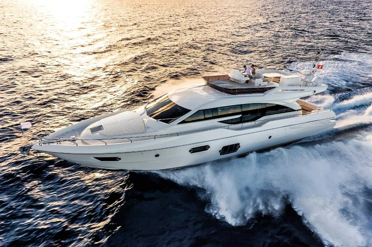 Ferretti Yachts 690 2014 boat specs