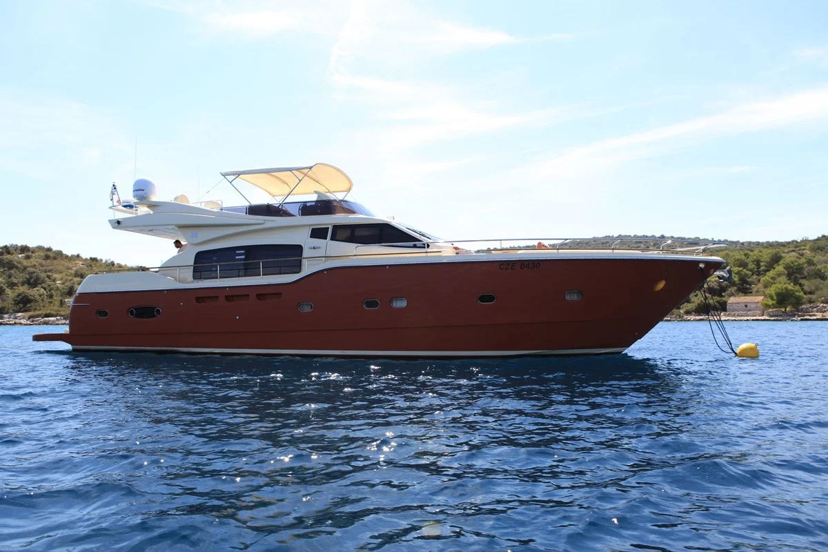 Ferretti Yachts Altura 690 2008 boat specs