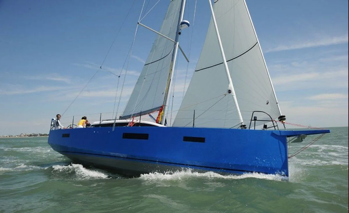RM 1270 Twin keel Boat Specs