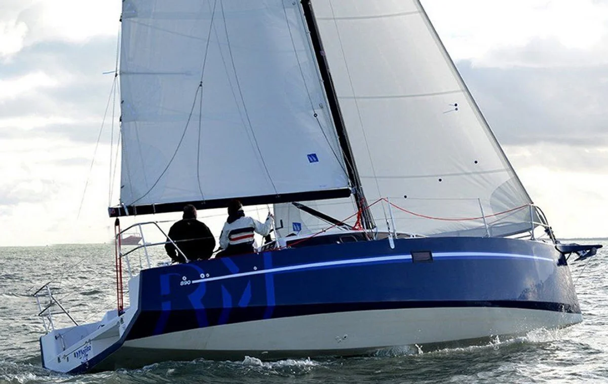 RM 890 Twin keel Boat Specs