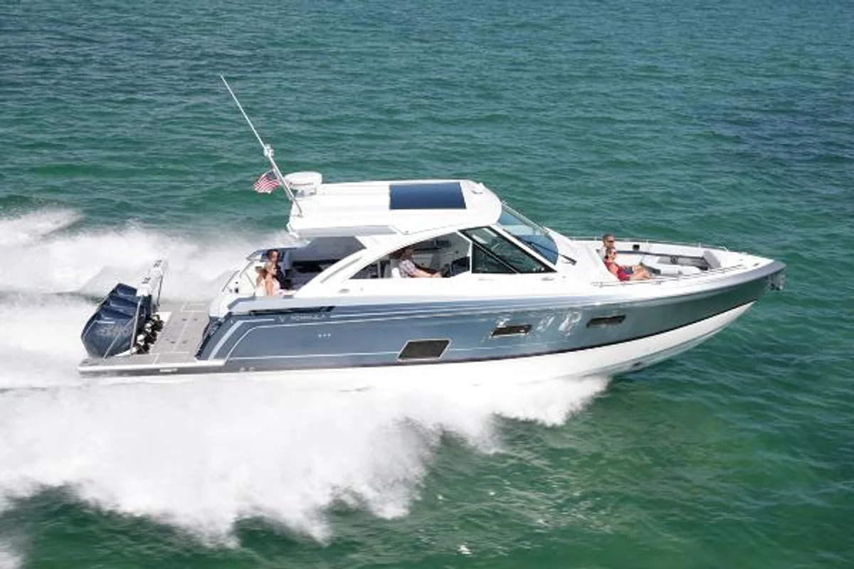 380 Super Sport Crossover Boat Specs