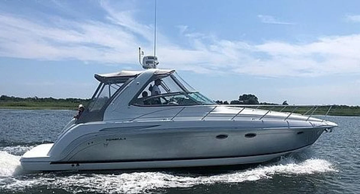 Formula Boats Power Cruiser 2004 boat specs