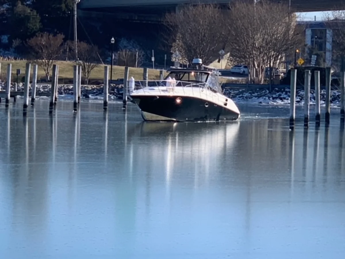 Fountain 38 Express Cruiser 2004 boat specs