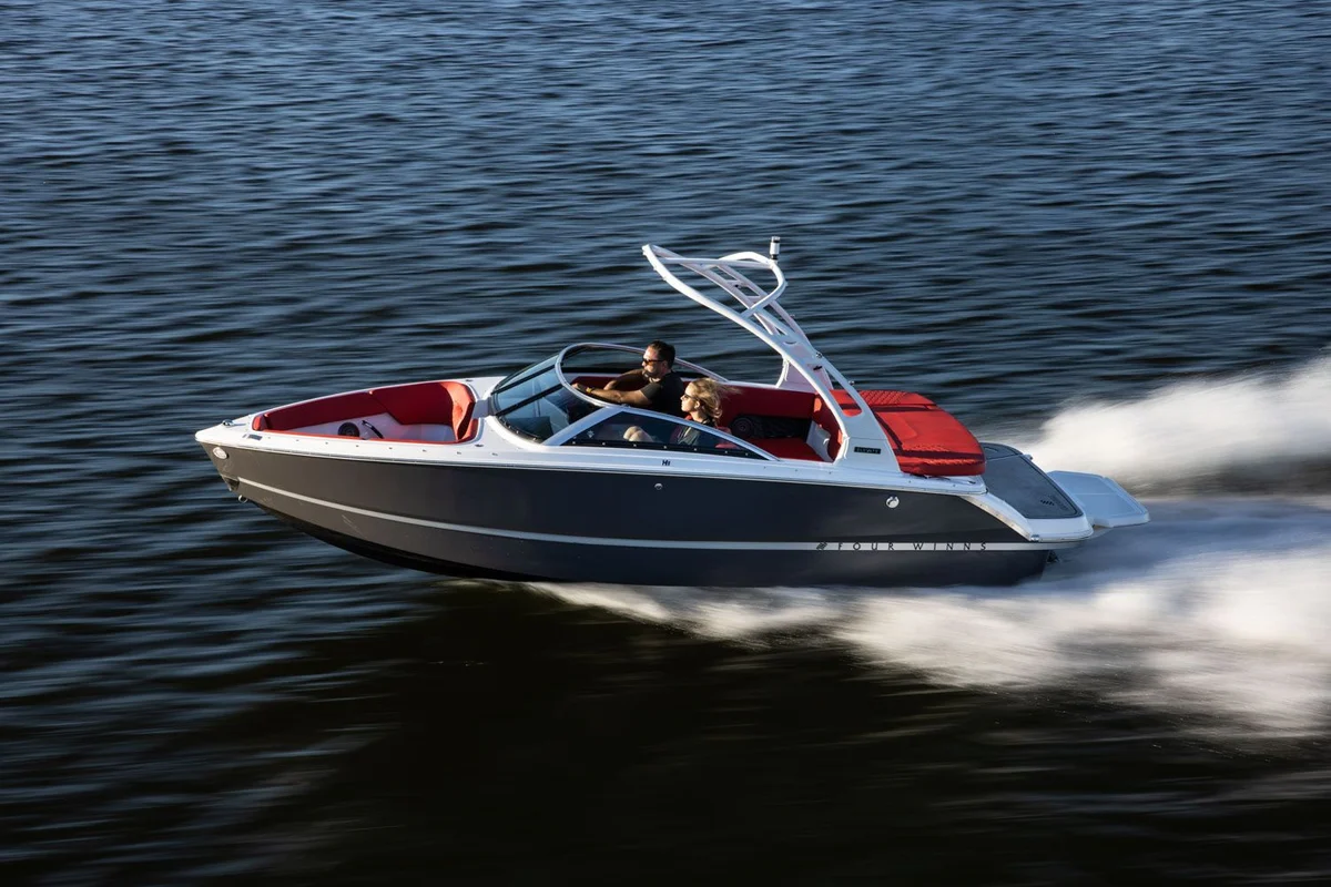 Four Winns H1 2023 boat specs