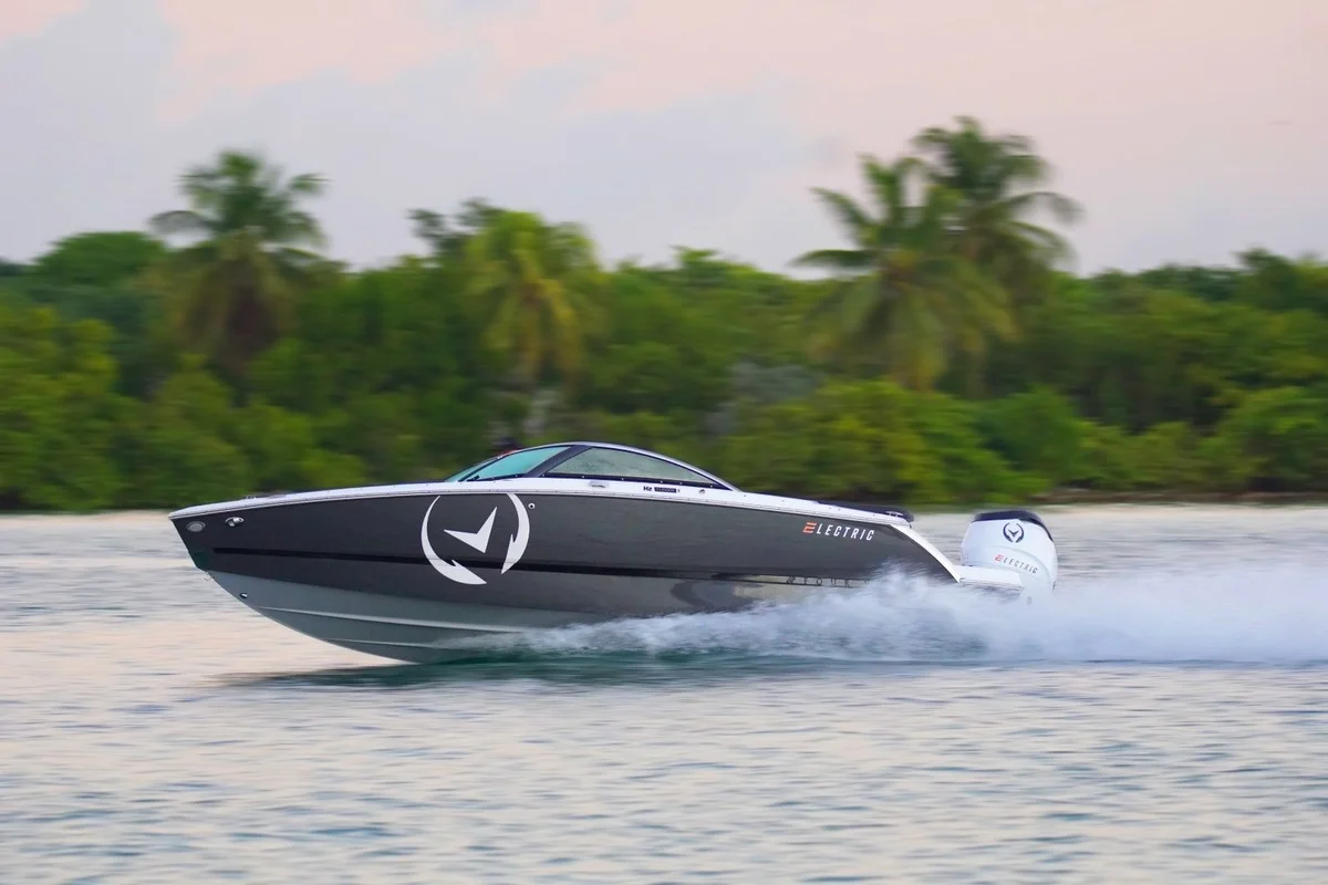 Four Winns H2E 2023 boat specs