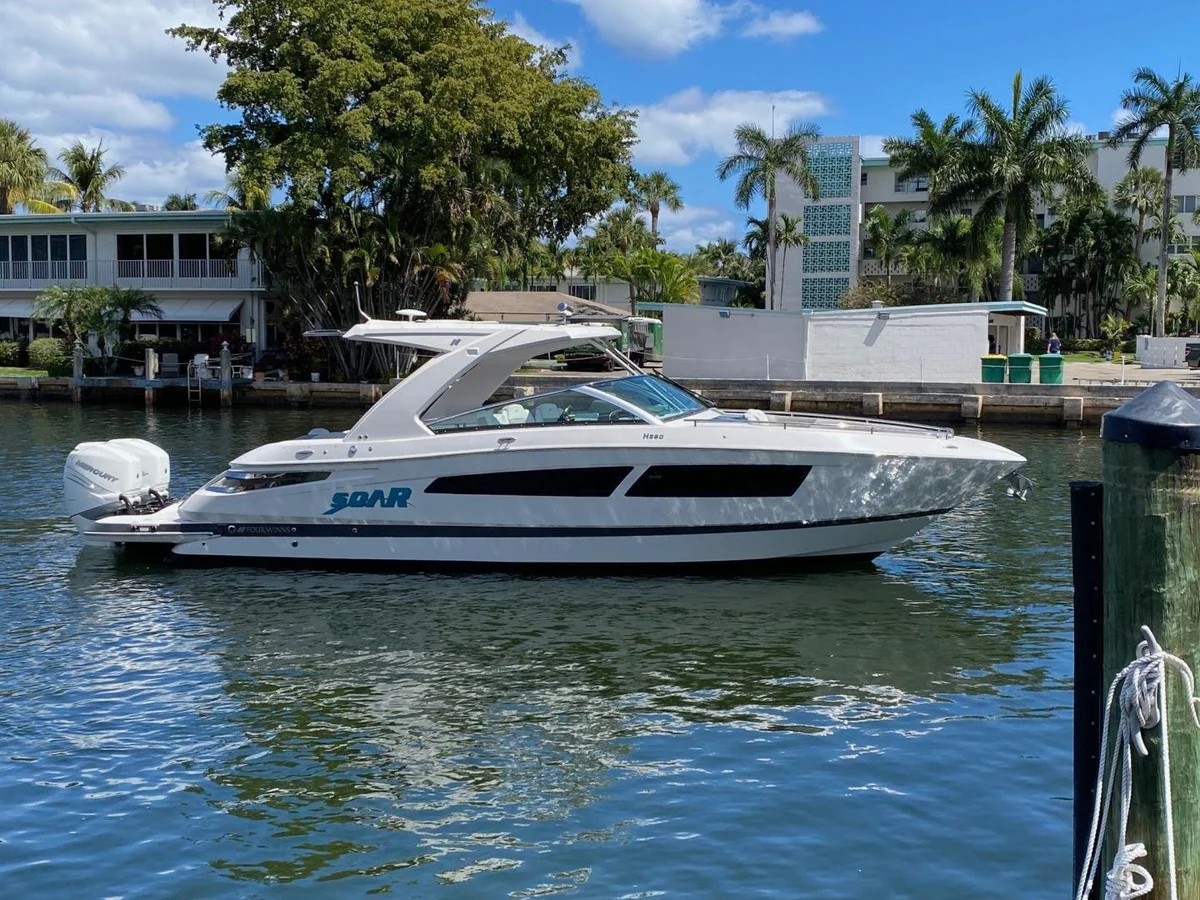 Four Winns H350 2021 boat specs