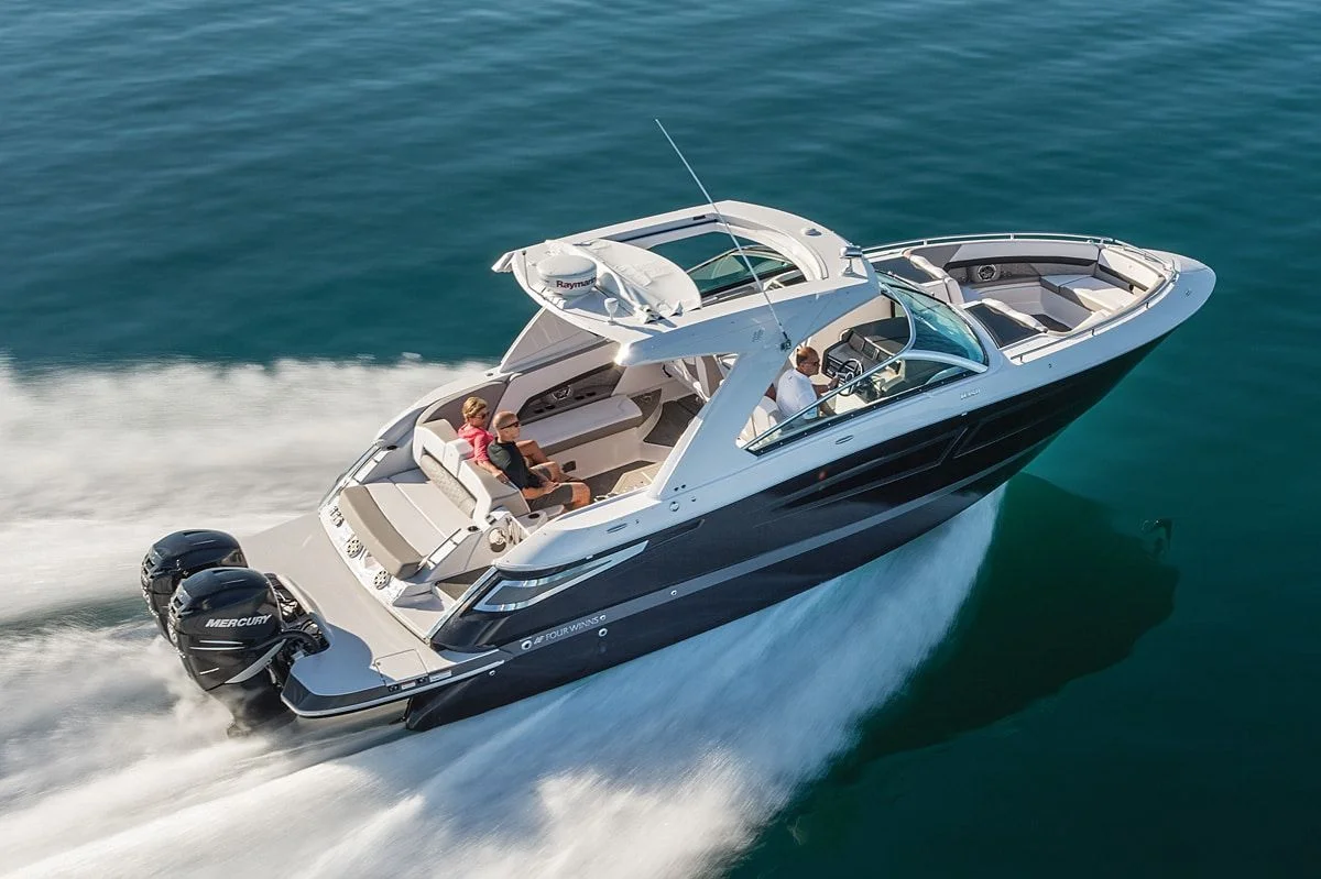 Four Winns H350 OB 2021 boat specs