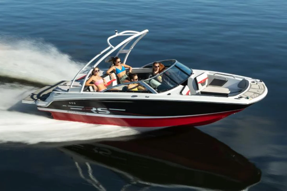 Four Winns HD2 RS Surf 2021 boat specs