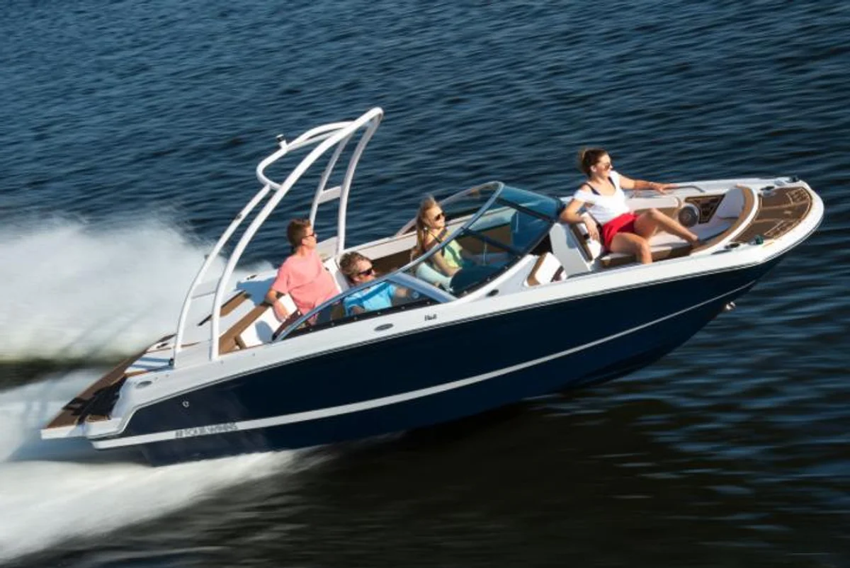Four Winns HD2 Surf 2021 boat specs