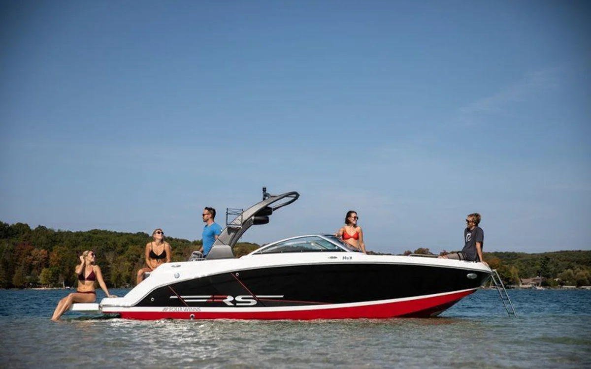 Four Winns HD3 RS Surf 2021 boat specs