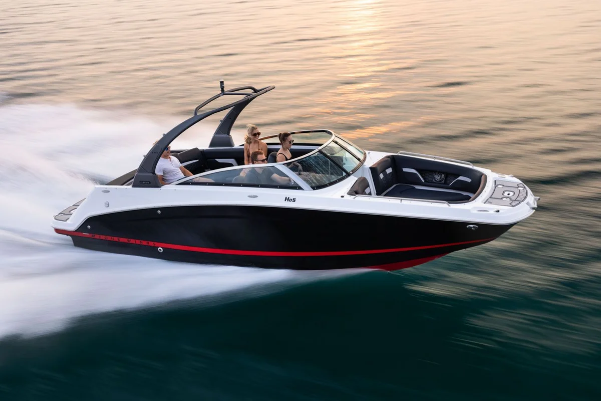Four Winns HD5 2022 boat specs