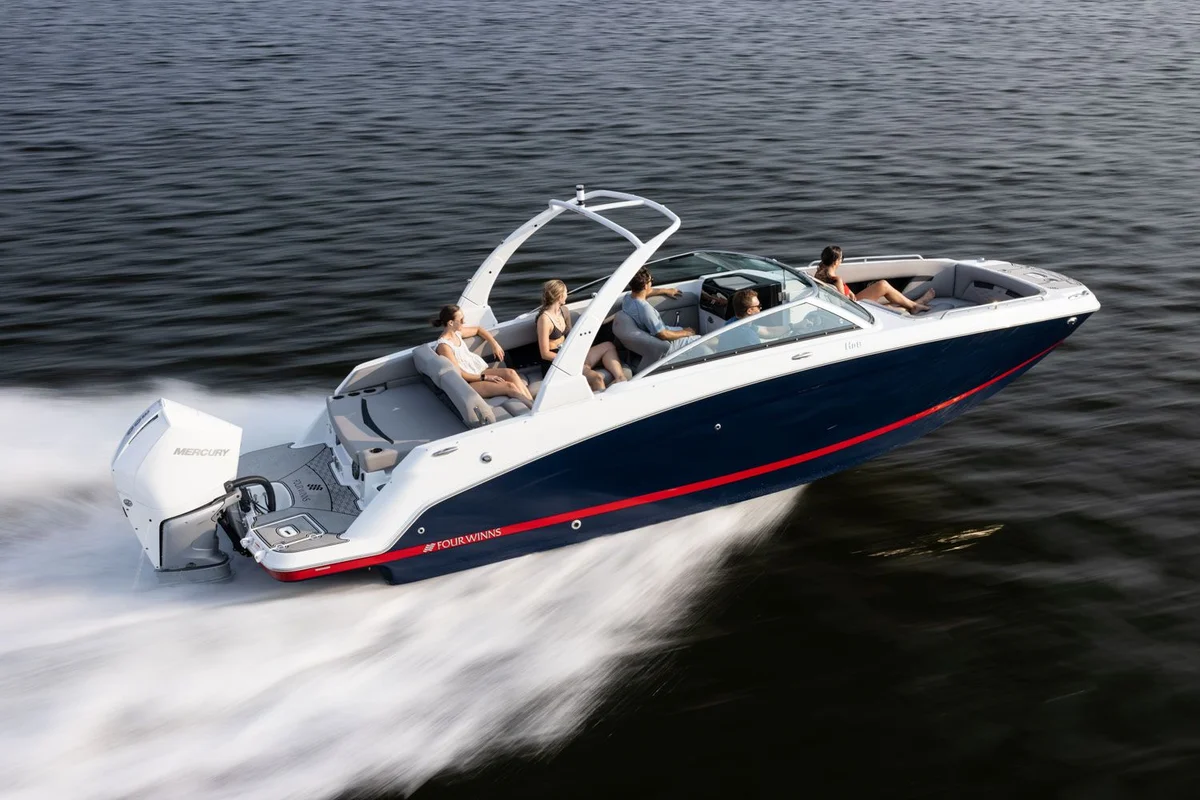 Four Winns HD8 OB 2022 boat specs