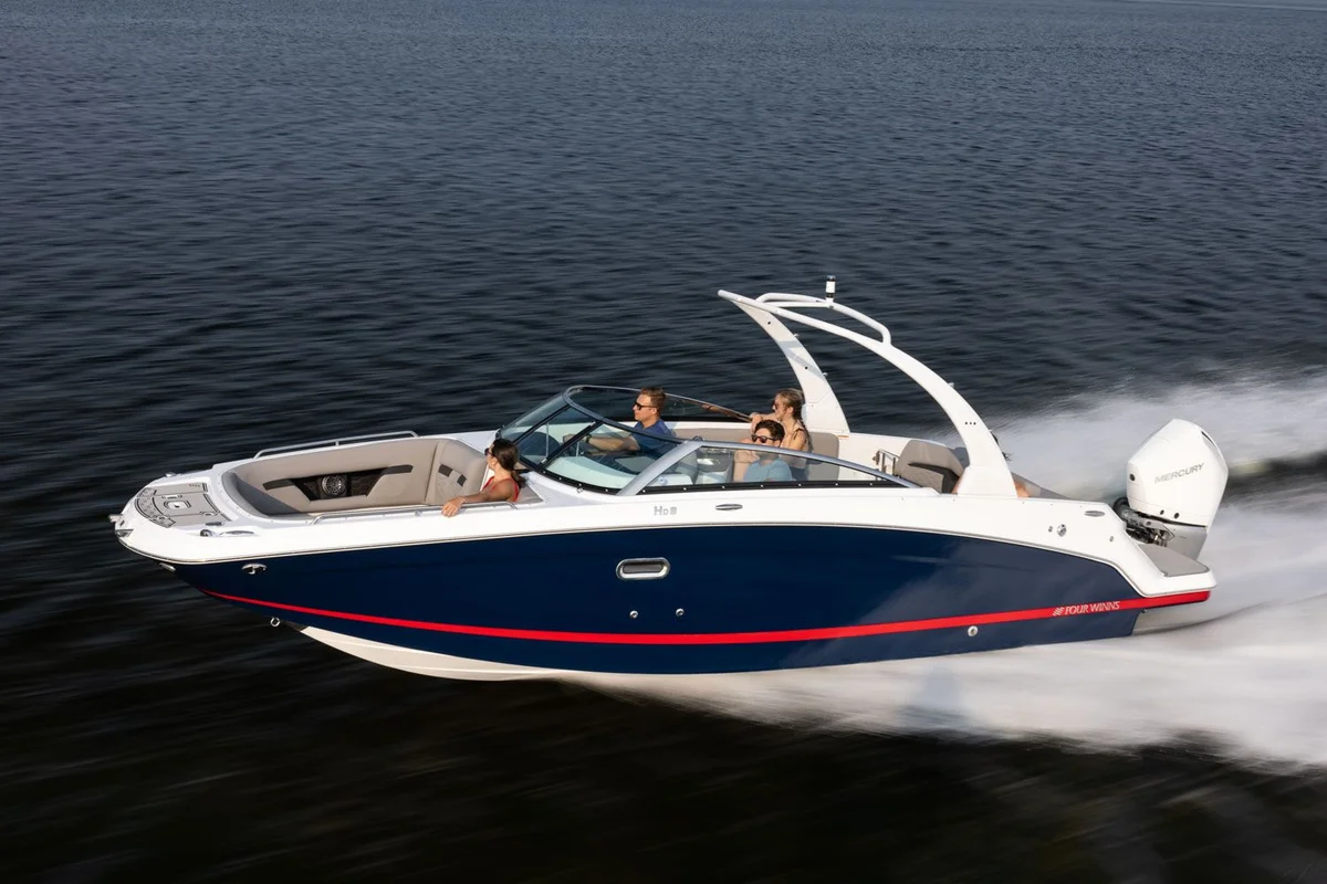 Four Winns HD8 RS 2021 boat specs