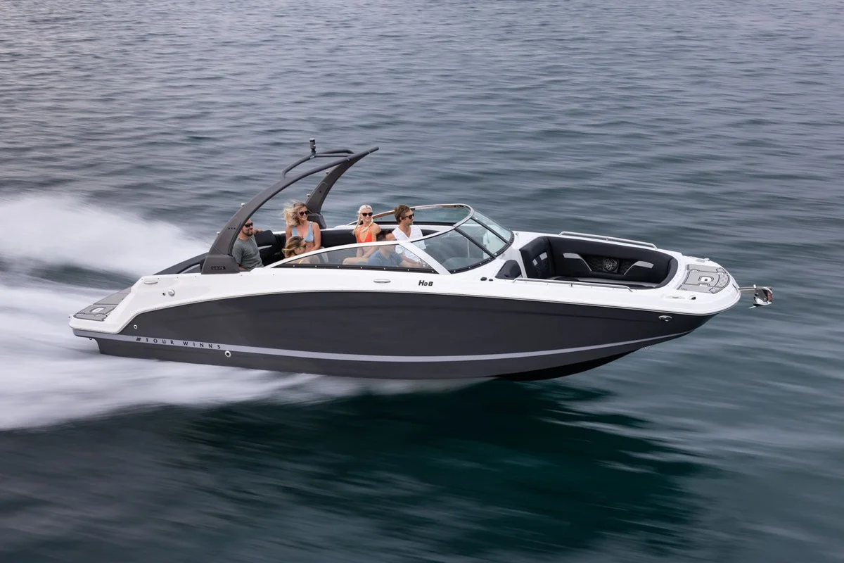 Four Winns HD8 Surf 2022 boat specs