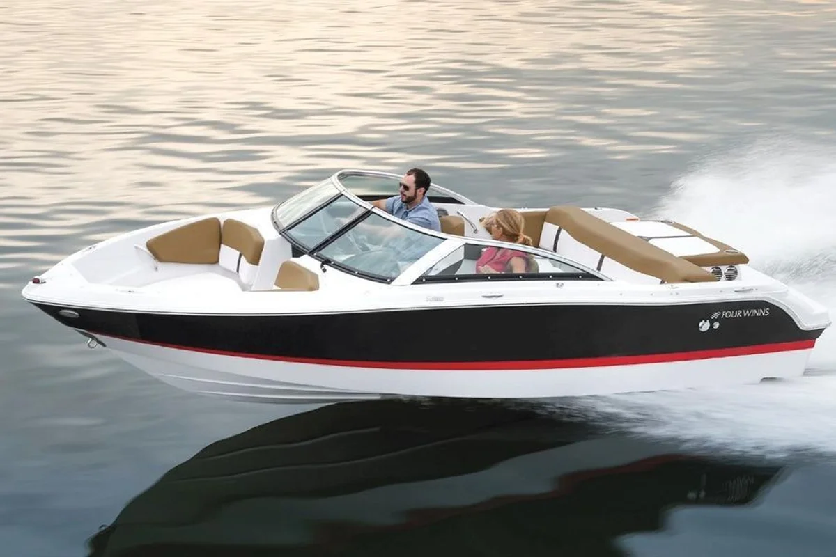 Four Winns Horizon 180 2018 boat specs
