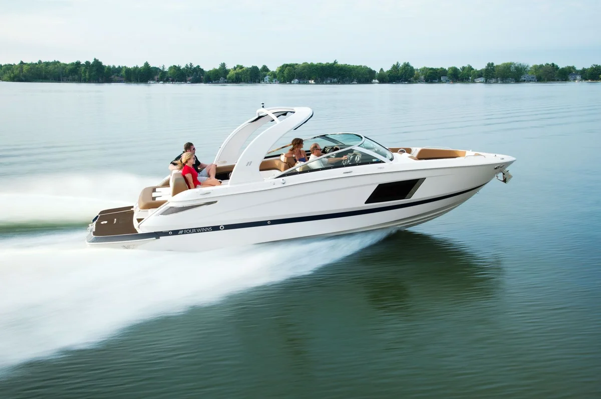 Four Winns Horizon 290 2023 boat specs