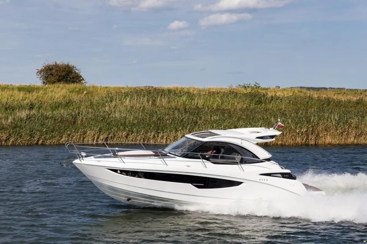 335 HTS Boat Specs