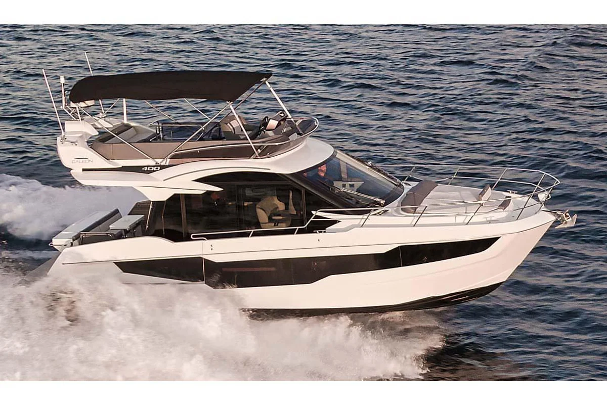 400 Fly Boat Specs