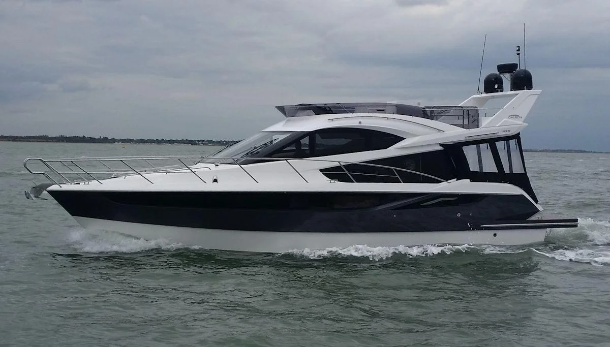 Galeon Yachts 420 Fly 2016 boat specs