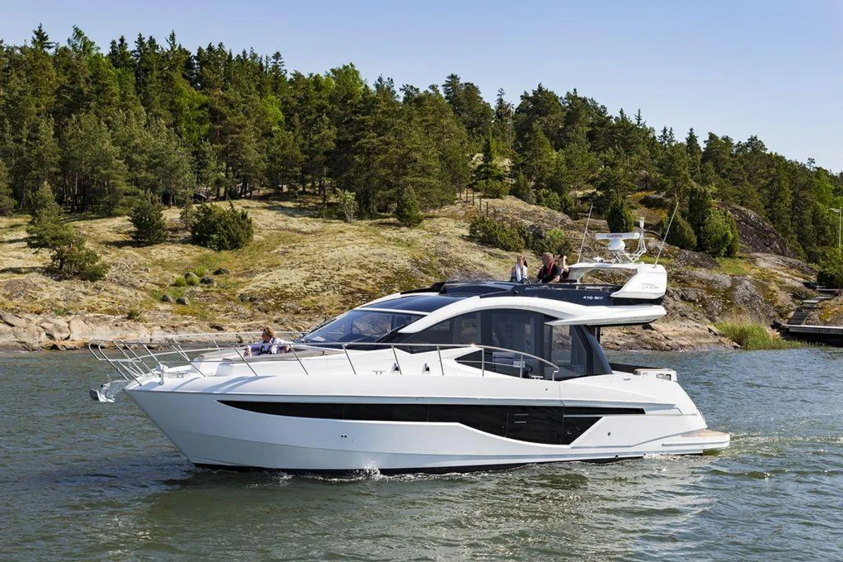 470 Skydeck Boat Specs