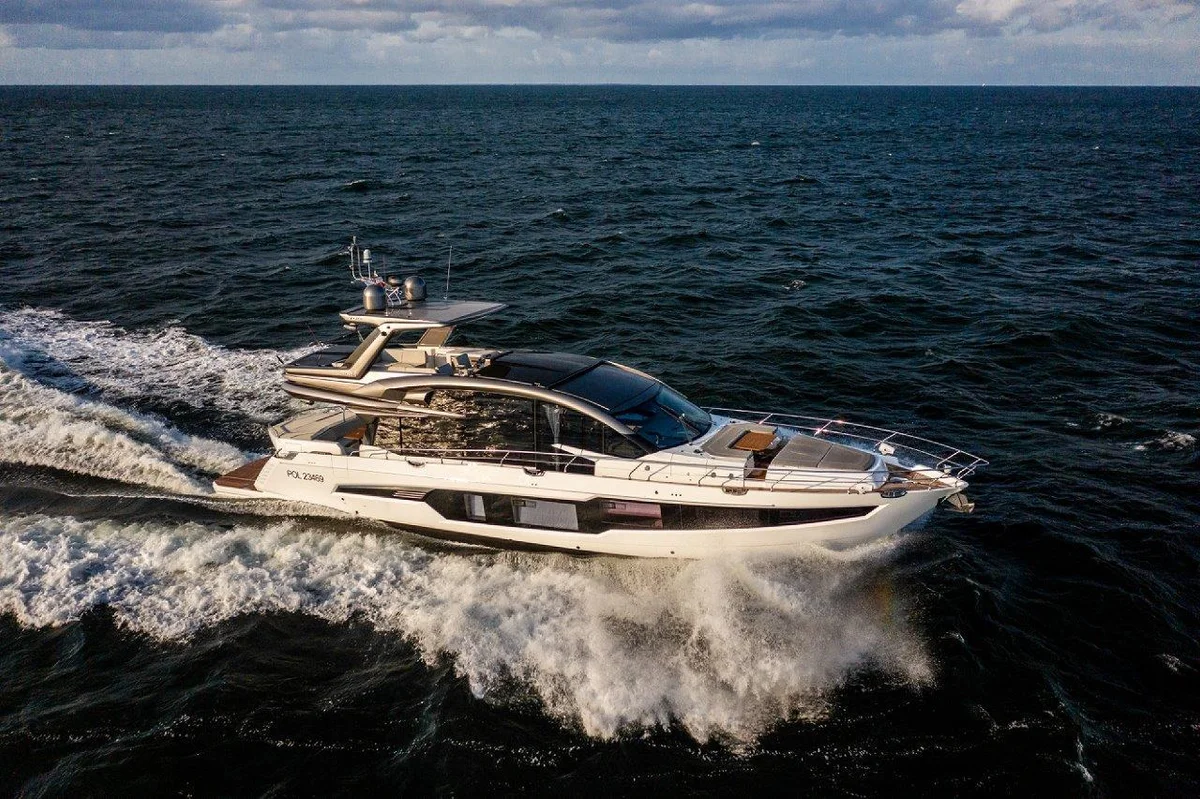 700 Skydeck Boat Specs