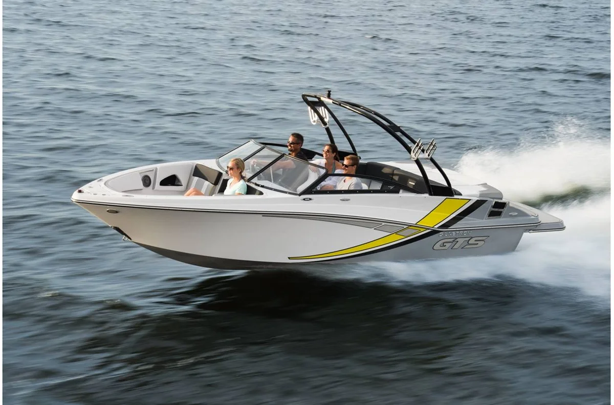 Glastron GTS 225 2021 boat specs