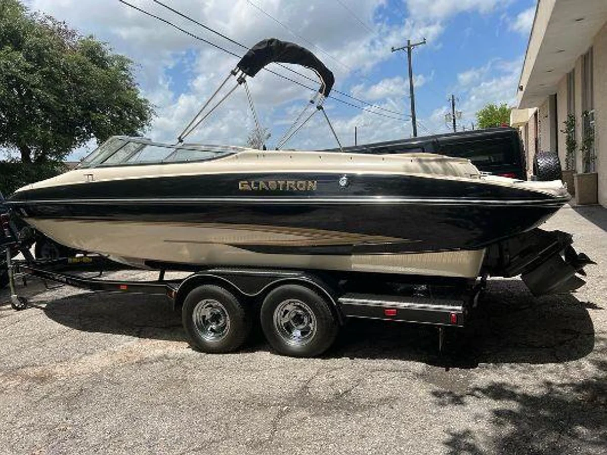 Glastron GX 235 2005 boat specs