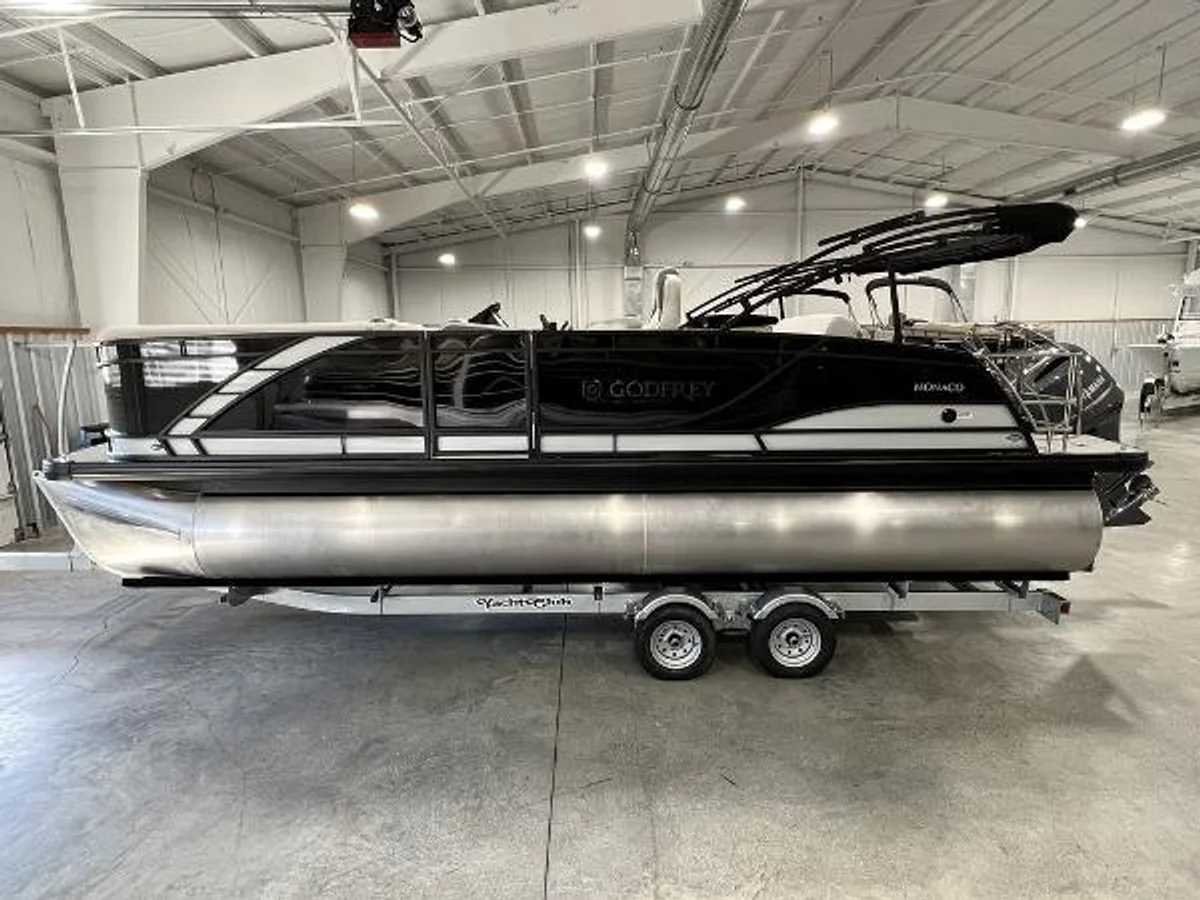 Monaco 235 SFL Boat Specs