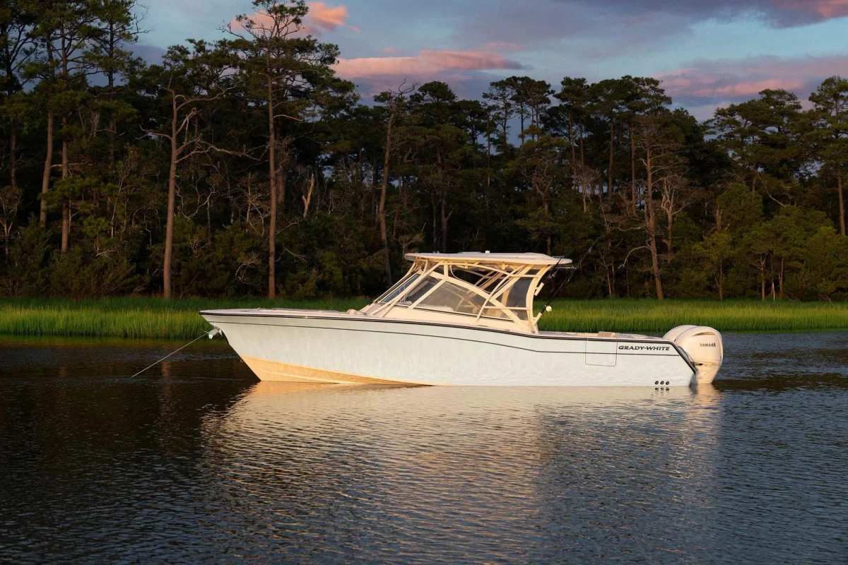 Grady-White Freedom 307 2022 boat specs