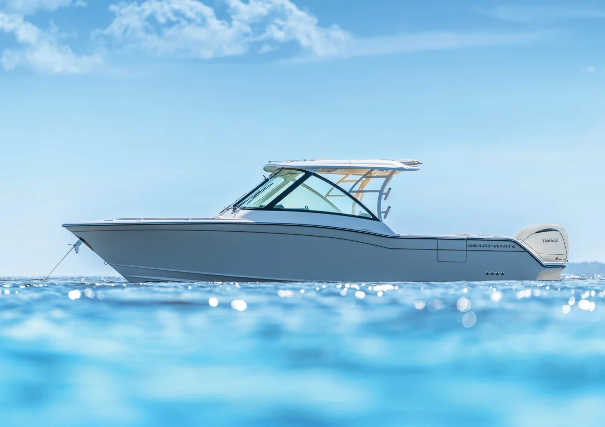 Grady-White Freedom 325 2022 boat specs