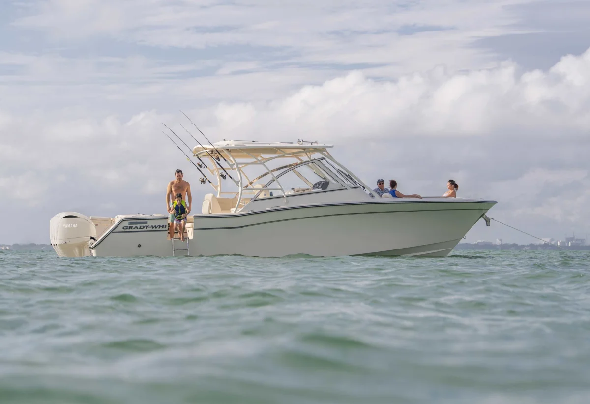 Grady-White Freedom 335 2022 boat specs
