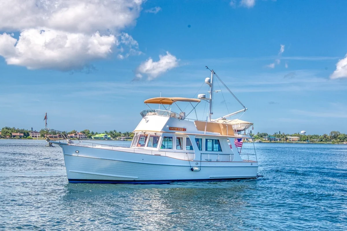 Grand Banks 42 Europa 2004 boat specs