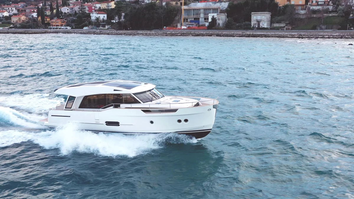 Greenline Yachts 48 Coupe Coupe 2020 boat specs