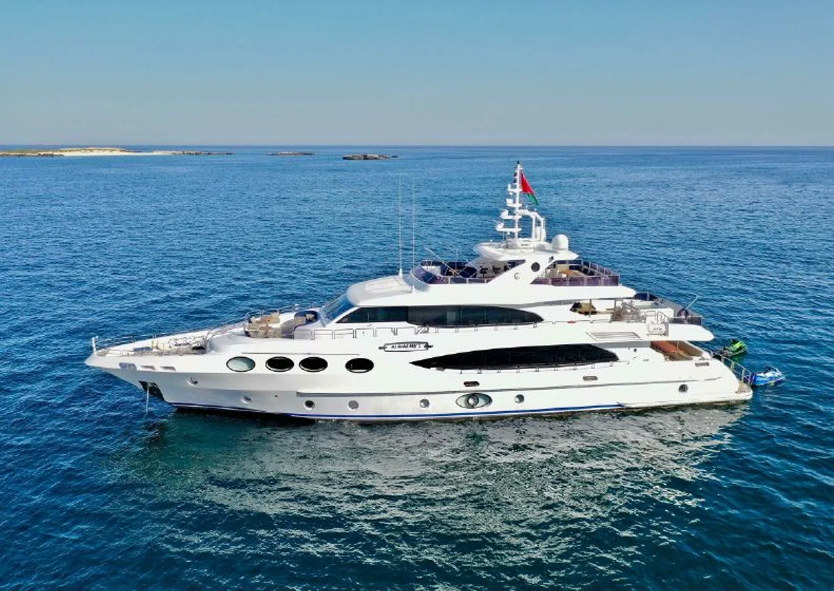 Gulf Craft Majesty 125 2012 boat specs