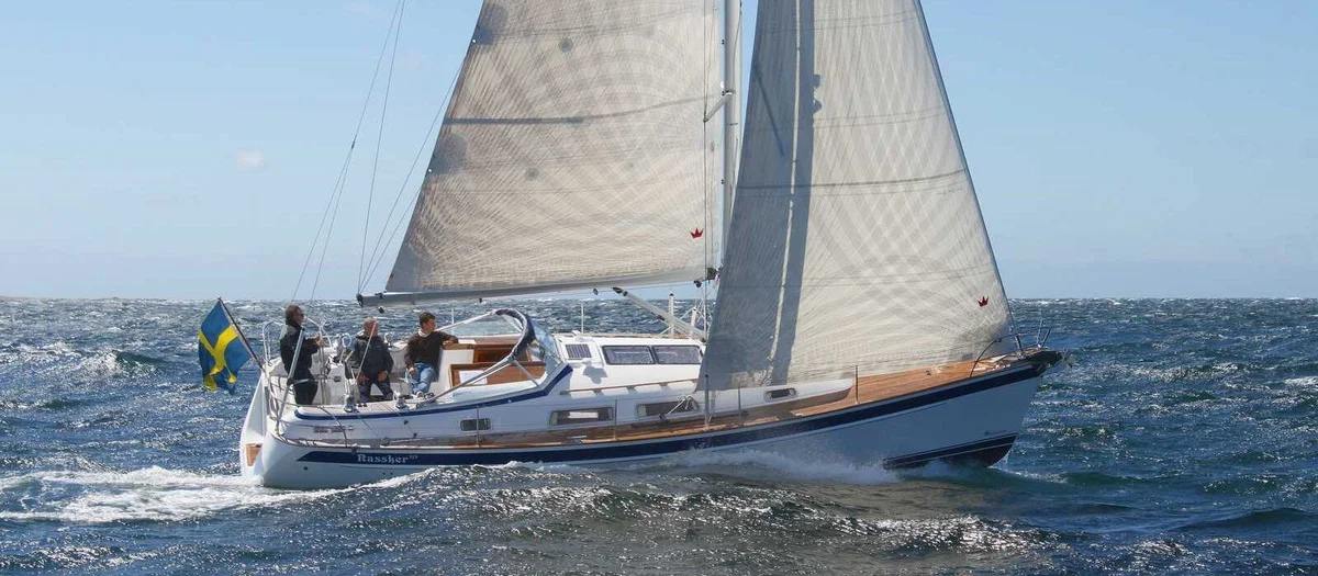 Hallberg - Rassy 372 2010 boat specs
