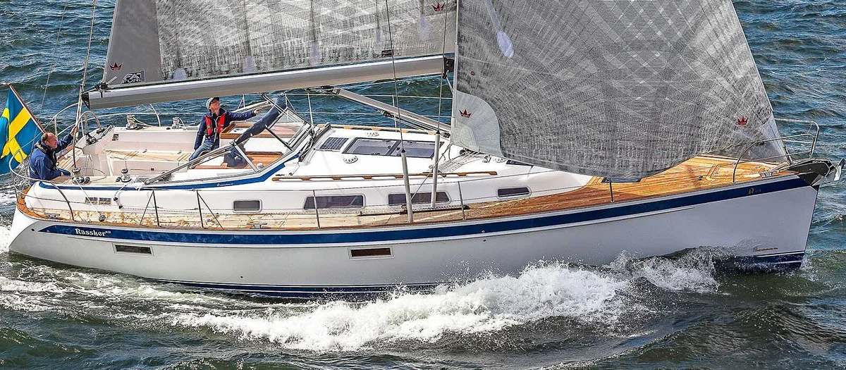Hallberg - Rassy 412 2012 boat specs